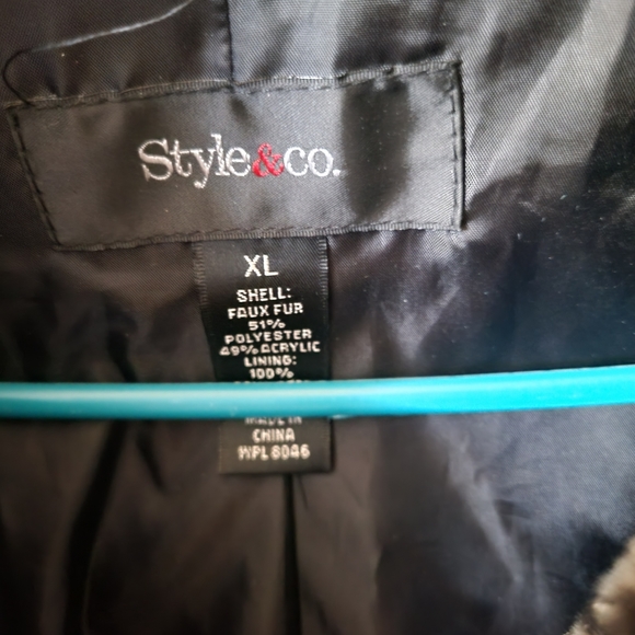 Faux fur xl woman's winter coat - Picture 3 of 4